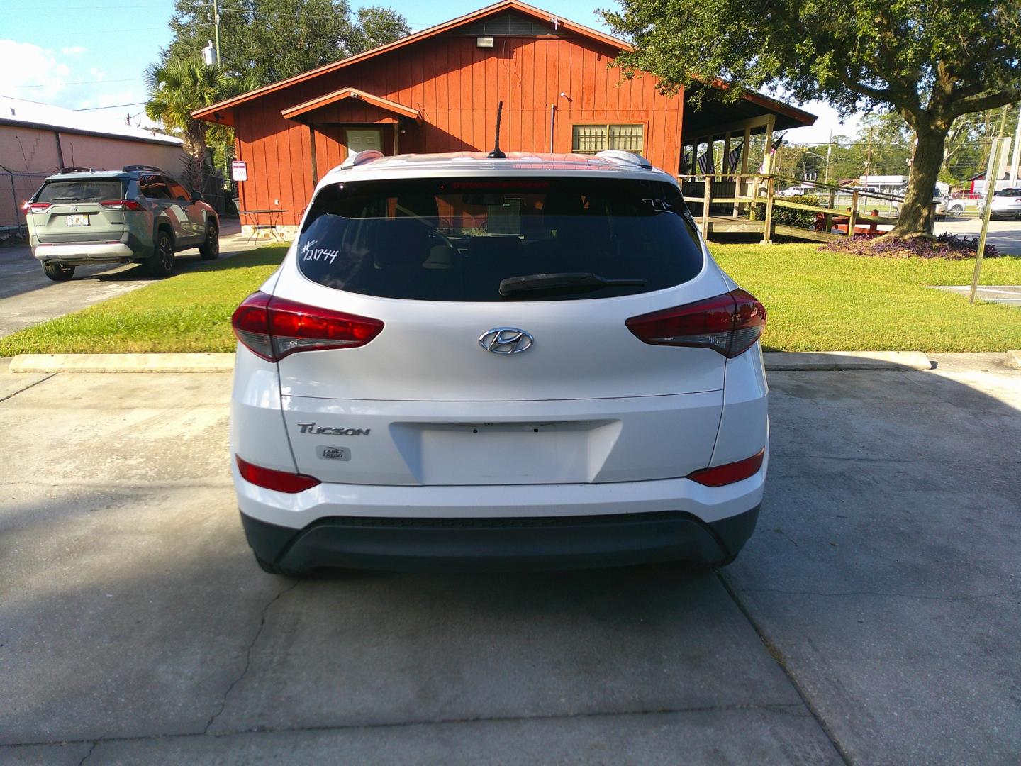 2017 WHITE HYUNDAI TUCSON LIMITED; SPOR (KM8J33A46HU) , located at 10405 Abercorn Street, Savannah, GA, 31419, (912) 921-8965, 31.988262, -81.131760 - Photo#3